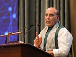 रक्षा मंत्री राजनाथ सिंह ने आतंकी हमले पर दो टूक कहा कि भारत को डराया नहीं जा सकता है, करारा जवाब देंगे