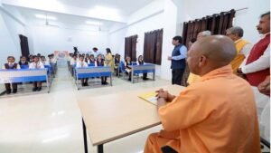 अटल आवासीय विद्यालय के लोकार्पण पर सीएम योगी का दिखा अलग अंदाज, चॉकलेट बांटी, सेल्फी भी ली