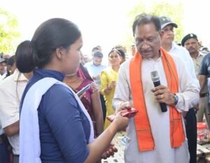 बैगा समुदाय की बिटिया ने किया टॉप, मुख्यमंत्री साय से की मुलाकात