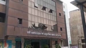 शॉर्ट सर्किट से अस्पताल में लगी आग, मचा हड़कंप, जान बचाकर भागे मरीज और परिजन