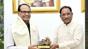 रायपुर : मुख्यमंत्री साय से केंद्रीय मंत्री शिवराज सिंह चौहान ने की सौजन्य मुलाकात