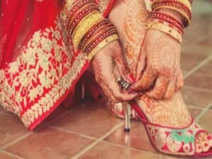 सुहागरात वाले दिन ही दुल्हन ने अपने ब्वॉयफ्रेंड को बुला लिया, बेडरूम का नजारा देखकर सदमे में आ गया दूल्हा