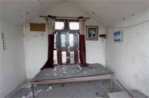अकालगढ़ गांव में आसमानी बिजली गिरने से मकान में दरारें आ गई और बिजली के उपकरण जल गए