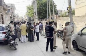 पति गया था काम पर, वापस लौटा तो देखा पत्नी ने फांसी का फंदा लगाकर की आत्महत्या