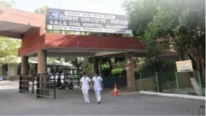 सिविल अस्पताल में नर्सिंग स्टाफ यूनियन की प्रधान कांता का कहना है कि नर्सिंग स्टाफ पर झूठे आरोप सहन नहीं करेंगे