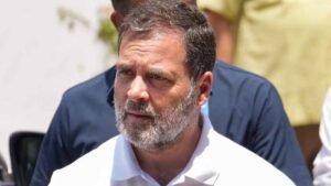 विपक्ष के नेता राहुल गांधी ने प्रधानंत्री नरेंद्र मोदी से संसद का विशेष सत्र बुलाने की मांग की