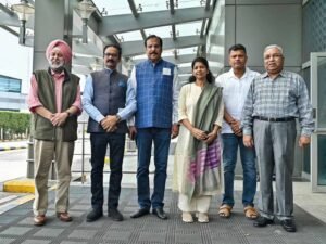 आसमान में चक्कर लगाता रहा प्लेन, भारतीय सांसदों के पहुंचने से ठीक पहले मॉस्को में ड्रोन अटैक
