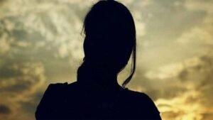 भारत में तीन साल से अवैध रूप से रह रही अफ्रीका के युगांडा देश की एक 27 वर्षीय युवती को भोपाल पुलिस ने पकड़ा