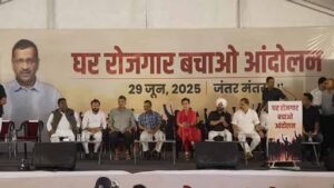 रेखा सरकार पर केजरीवाल का हमला, जंतर मंतर पर प्रदर्शन