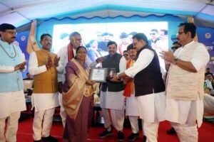 म.प्र. में मुख्यमंत्री डॉ. यादव के नेतृत्व में जन-भागीदारी से जल गंगा संवर्धन अभियान बना जन-आंदोलन : प्रधानमंत्री मोदी