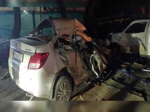 पुणे में दर्दनाक सड़क हादसा, कार और पिकअप ट्रक की टक्कर में 8 लोगों की दर्दनाक मौत