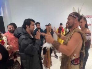 सात समुंदर पार न्यूजीलैंड में बाबा बागेश्वर के दीवाने हुए भक्त, शास्त्री का महिलाओं ने किया अनोखा स्वागत