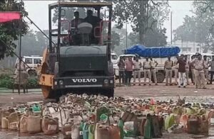 कोरबा में 10 हजार लीटर शराब पर चला बुलडोजर, 16 लाख की अवैध शराब नष्ट, 9 सालों से जब्त देसी-विदेशी शराब को हटाया