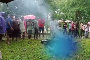 बालाघाट जिले में मार्ग पर चलती बाइक में विद्युत करंट लगने से एक ही परिवार के तीन लोग जिंदा जल गए