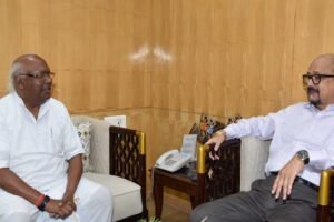 रायपुर : राज्यपाल श्री डेका से सरगुजा सांसद ने सौजन्य भेंट की