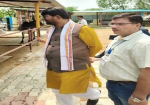 पशुपालन मंत्री पटेल ने जयपुर के गौ-पुनर्वास केन्द्र हिंगोनिया का भ्रमण किया