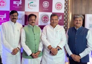 पर्यटन मंत्री श्री धर्मेंन्द्र लोधी ने प्रदेश की पर्य़टन विशेषताओं से कराया अवगत