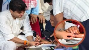 अशोकनगर रेलवे स्टेशन पर मंत्री सिंधिया को मधुमक्खी ने काट लिया, डॉक्टर ने किया प्राथमिक उपचार