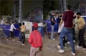 फरीदाबाद में रोड रेज को लेकर वकील और उसके साथी के साथ मारपीट, गाड़ी के तोड़े शीशे