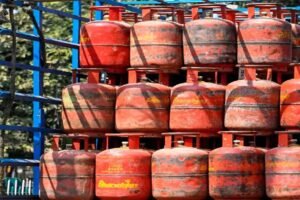 ऑनलाइन गैस बुकिंग पर लगी रोक? उपभोक्ताओं की बढ़ी परेशानी