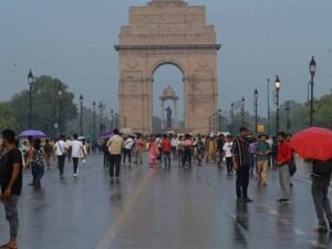 दिल्ली में मौसम अचानक बदल गया, कई इलाकों में तेज आंधी के साथ बारिश शुरू हो गई, मौसम विभाग ने किया अपडेट