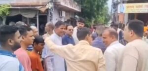 तेज रफ्तार ट्रैक्टर की टक्कर से बच्ची की मौत, आक्रोशित लोगों ने किया सड़क जाम