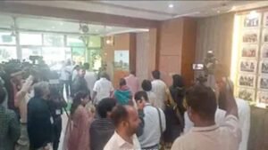 चैतन्य बघेल की हिरासत पर कांग्रेस का हंगामा, विधायकों ने किया विधानसभा से वॉकआउट