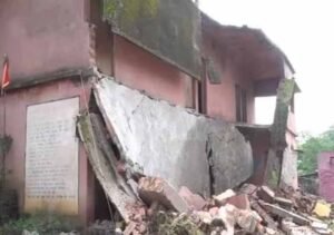 झारखंड में भारी बारिश का कहर: सरकारी स्कूल की छत गिरी, 1 व्यक्ति की मौत