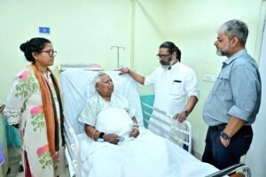 पूर्व उपराष्ट्रपति कड़िया मुंडा से मिले सीएम हेमंत, जल्द स्वस्थ होने की की कामना