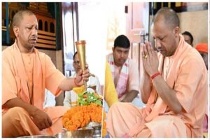 सावन के पहले दिन सीएम योगी ने किया रुद्राभिषेक, प्रदेशवासियों के सुख-समृद्धि की कामना