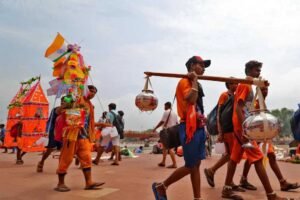 बरेली में मस्जिद के पास से निकलेगा पहला कांवड़ जत्था, श्रद्धालुओं पर बरसेंगे फूल