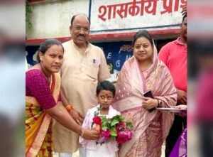 सांसद हिमाद्री सिंह ने अपनी बेटी का दाखिला गृह गांव के सरकारी स्कूल में कराया