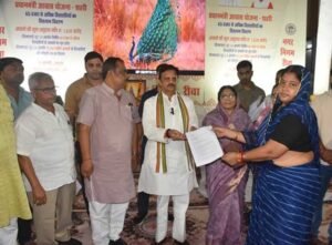 प्रधानमंत्री आवास योजना गरीबों के पक्के आवास के सपने को पूरा कर रही है : उप मुख्यमंत्री शुक्ल