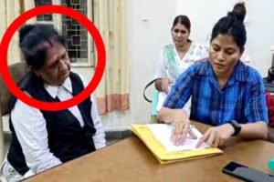 लोकायुक्त टीम ने सरकारी वकील कुक्कू दत्त को 15 हजार रिश्वत लेते रंगे हाथों पकड़ा