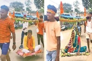 खाट पर माता-पिता, कांधों पर कर्तव्य: 20 किमी पैदल चला कलियुग का श्रवण कुमार