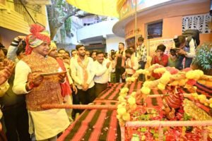 नरेला में श्रावण माह के अवसर पर निकली बाबा महाकाल की सवारी