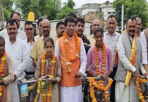 सभी विद्यालयों में विद्यार्थियों को रोजाना प्रार्थना के समय कराये पीटी- गोपाल सिंह इंजीनियर विधायक