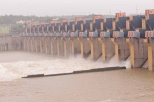 ओंकारेश्वर बांध के 14 गेट खोले, निचले घाटों से हटाई गई दुकानें