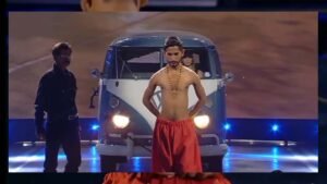 अभिषेक चौबे ने शोल्डर ब्लेड्स से खींची 1250 किलो की कार, बनाए 2 वर्ल्ड रिकॉर्ड
