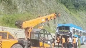 अमरनाथ यात्रा के दौरान बसों की टक्कर, 36 लोग घायल; नाश्ते के लिए रुका था काफिला