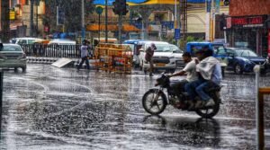 यूपी में बारिश का कहर! चित्रकूट-कानपुर में रिकॉर्ड बरसात, IMD ने जारी की जिलावार चेतावनी