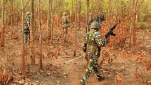 1.18 करोड़ के 8 हार्डकोर सहित 23 इनामी माओवादियों ने किया सरेंडर