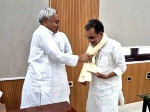 नीतीश को कुशवाहा की खुली चेतावनी: बेटे के जन्मदिन पर बोले- JDU नेतृत्व अब बदलें