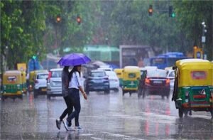 दिल्ली-NCR में मूसलधार बारिश से हाहाकार, IMD का रेड अलर्ट अगले हफ्ते तक जारी