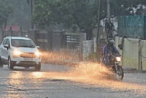 मौसम विभाग ने आज प्रदेश के पूर्वी क्षेत्र में बाढ़ तो मध्य क्षेत्र में भारी बारिश की  की जारी