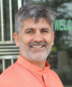 वायरल हुआ RLD विधायक का मस्ताना अंदाज, जनता बोली– ‘मोदी जी की सड़क का मजा ले रहे हैं’