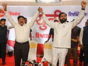 मराठी एकता पर शिंदे का दलित दांव: आंबेडकर के पोते को किया साथ