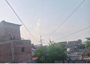 ट्रांसमिशन लाइनों के नीचे बने मकान के मालिकों को नोटिस जारी