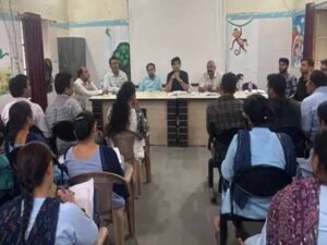 सीएमएचओ सक्रिय: योजनाओं की प्रगति पर चर्चा, मौसमी रोगों का सर्वे पूरा