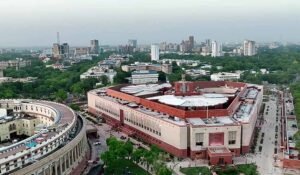 संसद की सुरक्षा पर सवाल! युवक दीवार फांदकर पहुंचा अंदर, मचा हड़कंप